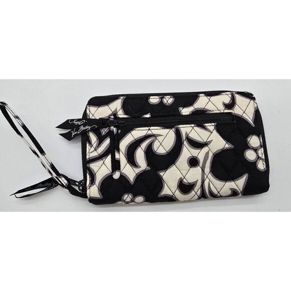 Vera Bradley Womens Quilted Wristlet Wallet - Black & White Floral Pattern - Picture 1 of 4